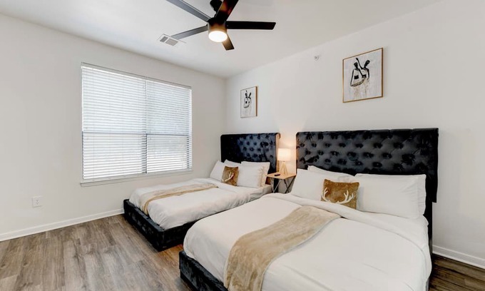 Financial District Apartamento | Mosaic 2Br/2Ba Apt in DTAT