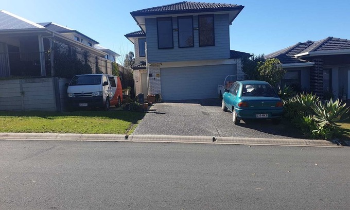 Yarrabilba Casa | 1 Bedroom + own shower & toilet - Yarrabilba 4207 QLD