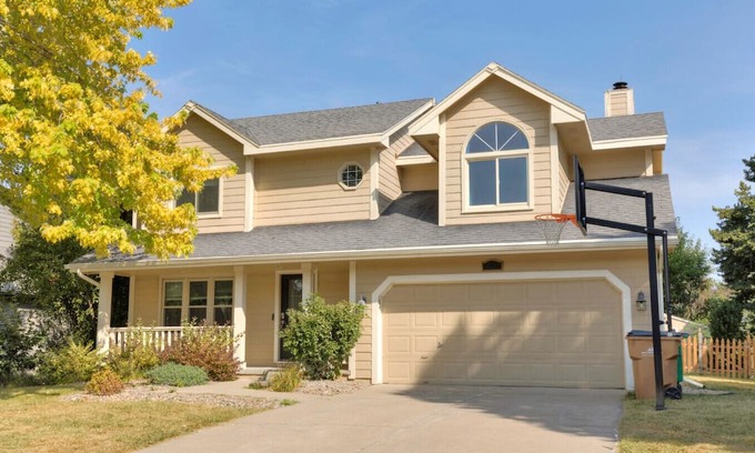 Clive Apartamento | Modern Comfort in Des Moines` West Side 4BR/2.5BR