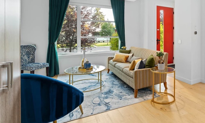 Richmond Casa | Calgary Grand Retreat| Sleeps 16|8BR, 8BA