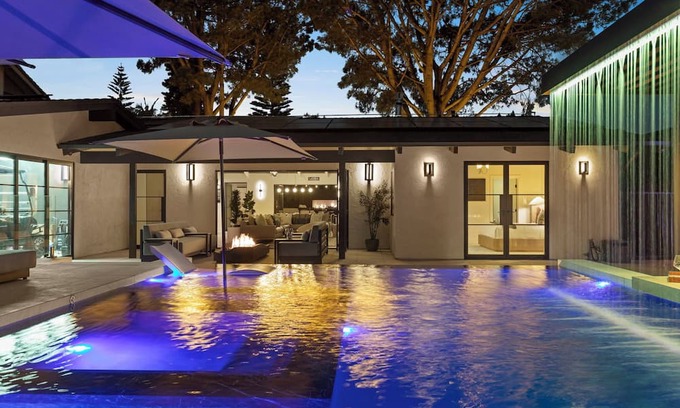 Del Mar Heights Casa | Luxury Poolside Estate Outdoor Living Views 5 Minutes to Beach