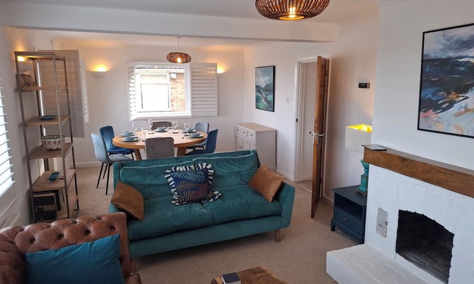 Brighton Casa | 4 Bed House- Saltdean, Brighton. Stunning views over South Downs and sea