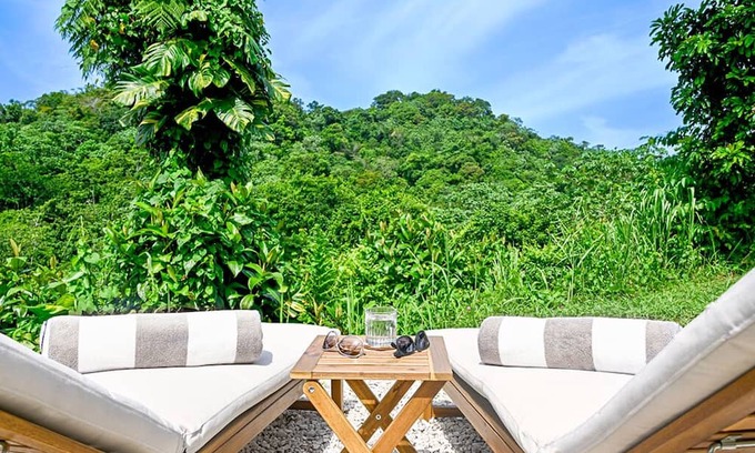 Furnias Casa | Luxury Meets Nature - Secluded Retreat, Jacuzzi, Tropical Garden, Mountain Views