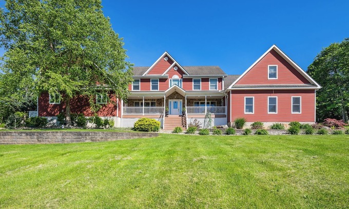 Salisbury Mills Casa | Spacious 9-bedroom house in tranquil Monroe with AC