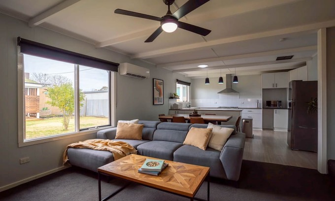 Kerang Casa | Spacious Kerang Retreat | Stylish & Cosy