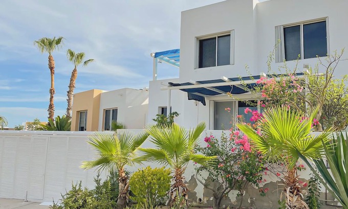 San Jose del Cabo Condominio | Modern 2-Bedroom Condo with A/C in Stunning Los Cabos
