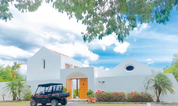 Playa Blanca Casa | Spacious 5-bedroom luxury villa with pool, golf view & Steps from the beach.
