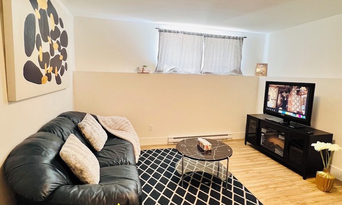 Riverview Casa | New and Modern Suite in Bristol Riverview