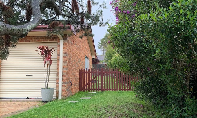 Mount Colah Casa | Chic Modern Getaway with Stunning garden view Granny Flat in MC 2079