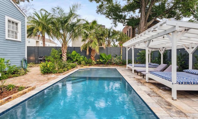 Faubourg Lafayette Villa | Victorian Villa w Pool & Hot Tub 5BR|6BA
