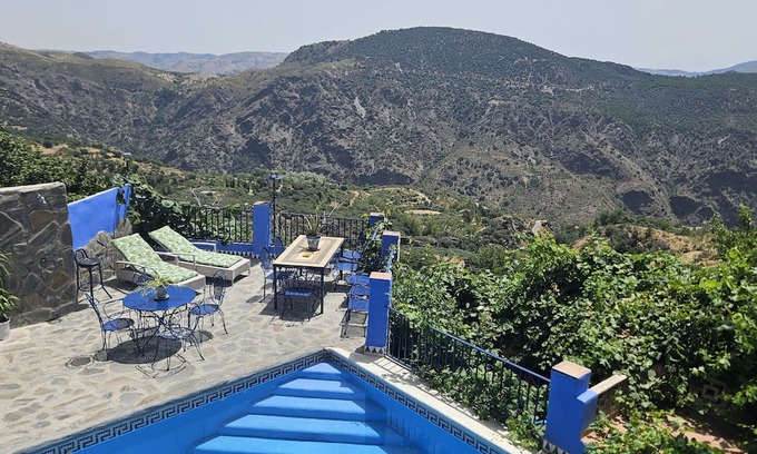 Pitres Apartamento | Apartment 'Chaparra Pitres Apart Fondales' with Mountain Views, Shared Pool and Wi-Fi
