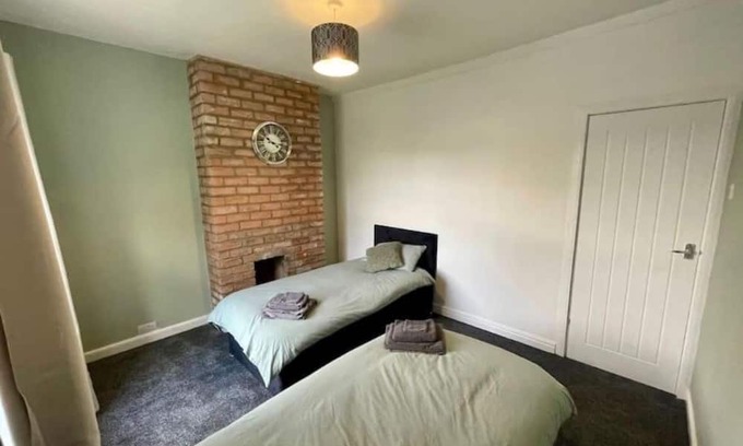 Hull Casa | Cheap & Cosy 2-Bed Home Near Hull City Centre