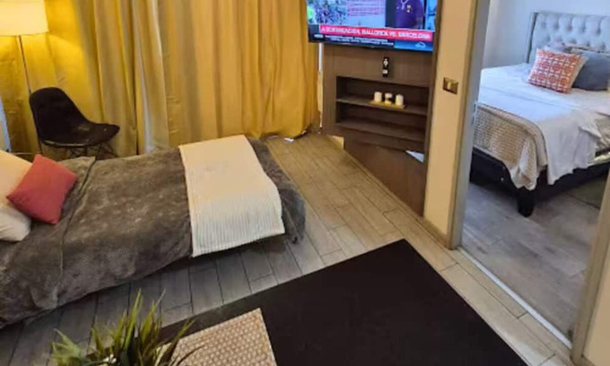 Barrio Italia Apartamento | Metro Apartment at the Door + Terrace