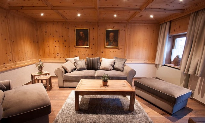 Prutz Apartamento | Zirbenwohnung Haus Rose: The cozy family and pet vacation apartment.