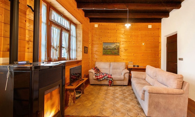 Montjovet Casa | Holiday Home La vieille école