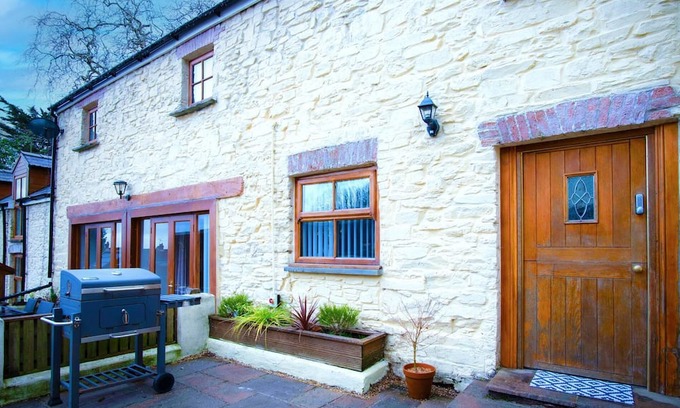 Llanddowror Casa | Fletcher Coach House - 3 Bedroom Cottage - Pendine
