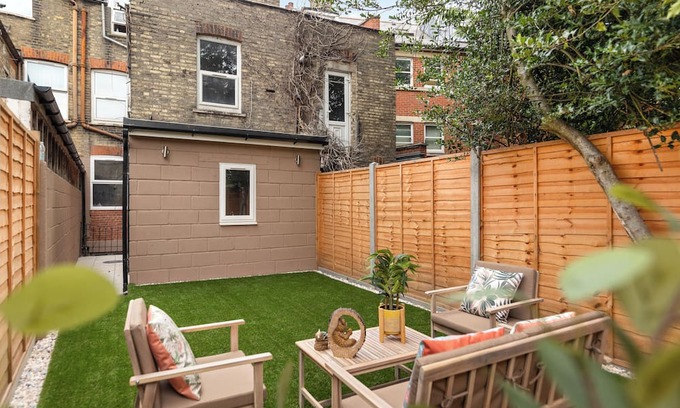 Grove Green Apartamento | Cosy 3 bedroom London House with Garden & 2 bathrooms