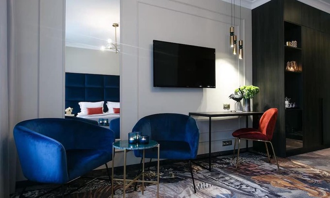 Stradom Hotel | Cultural Haven in Krakow's Heart | Premium Amenities | Elegant Atmosphere