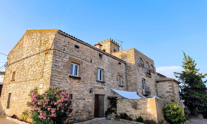 Sant Guim de la Plana Casa | Rural House 'La Rectoria De Vicfred' with Mountain Views, Wi-Fi and Air Conditioning