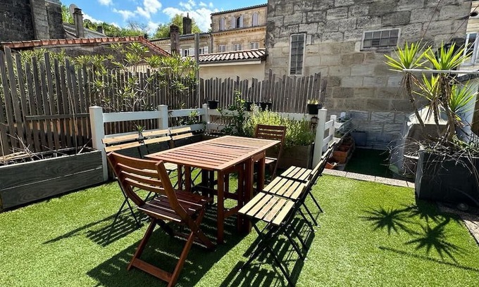 Lormont Casa | Charming family house with large terrace