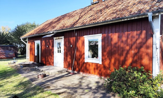 Vaderstad Chalet De Esquí | Charming red cottage in Väderstad – quiet country idyll near Tåkern | SE10024