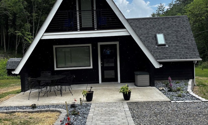 Beeson Cabina | Your own cabin in Southern WV on 65 acres close to golf, skiing, ATV, and more!
