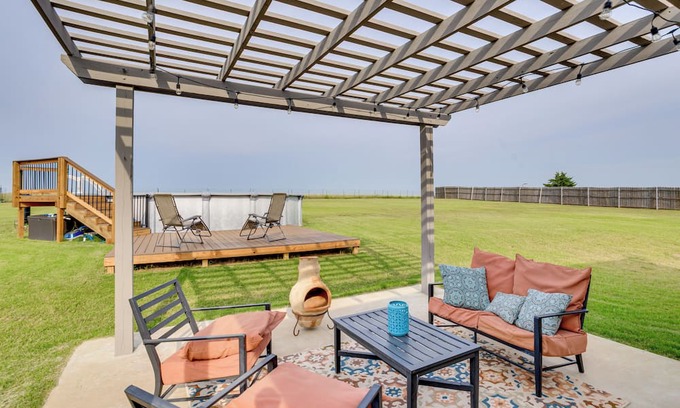 Edmond Casa | Golf, Swim, Relax: Oklahoma Ranchland Retreat