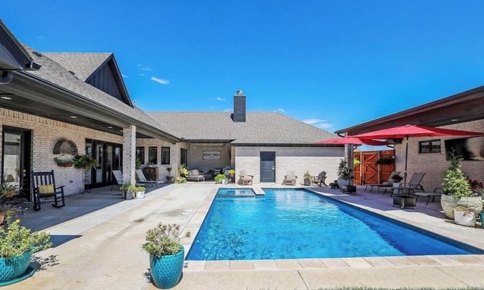 Amarillo Casa | Resort like home 4 bedroom, 3.5 bath plus pool and hot tub in Amarillo Tx