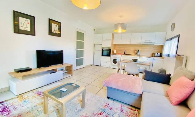 La Gare Apartamento | BEAUTIFUL APARTMENT NEAR CV, FULLY EQUIPPED FOR 4 PEOPLE, PARKING, ELEVATOR, BALCONY