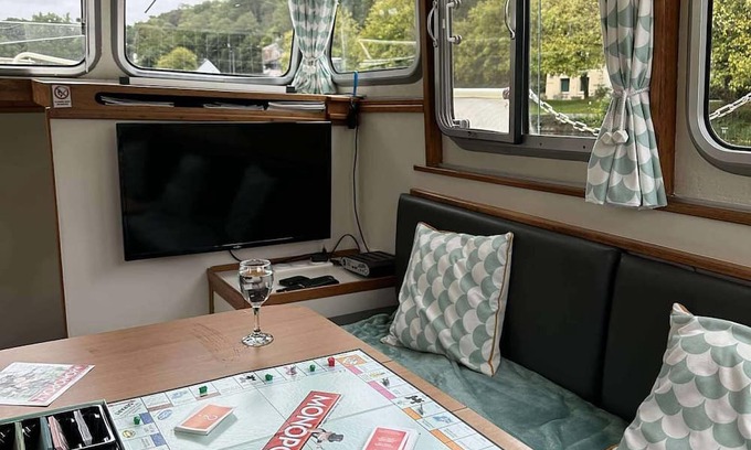 Saint-Nicolas des Eaux Alquiler De Eote | Unusual stay on the Blavet: cosy dockside boat for 2-5 people.