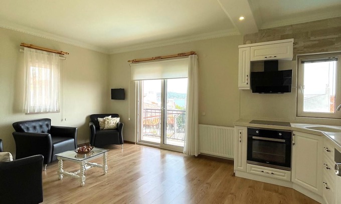 Mithatpasa Apartamento | Charming 1-Bedroom Sea View Apartment with Kitchen on Cunda Island