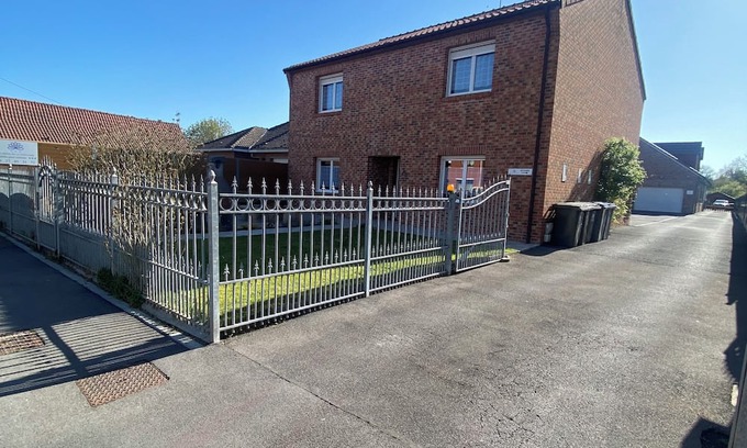 Saint-Amand-les-Eaux Apartamento | Ground-floor studio 2.5kms from town center, shops and casino.