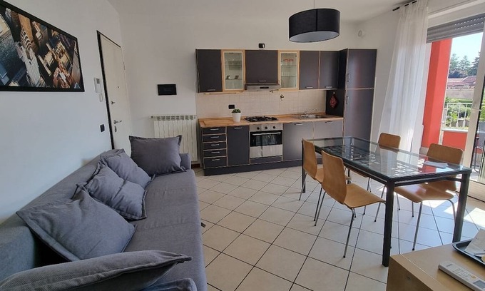 Gallarate Apartamento | Cozy one-bedroom apartment with large balcony 10 minutes from Milan Malpensa. WiFi.