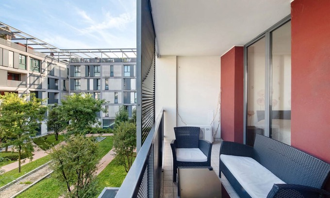 Albate Apartamento | Apartment 'Easy Como Stay Con Parcheggio' with Shared Terrace, Wi-Fi and Air Conditioning