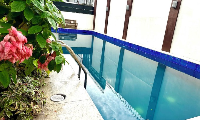Moonwalk Villa | Minimalist Retreat with a Expansive Turf Garden and Vivid Blue Pool