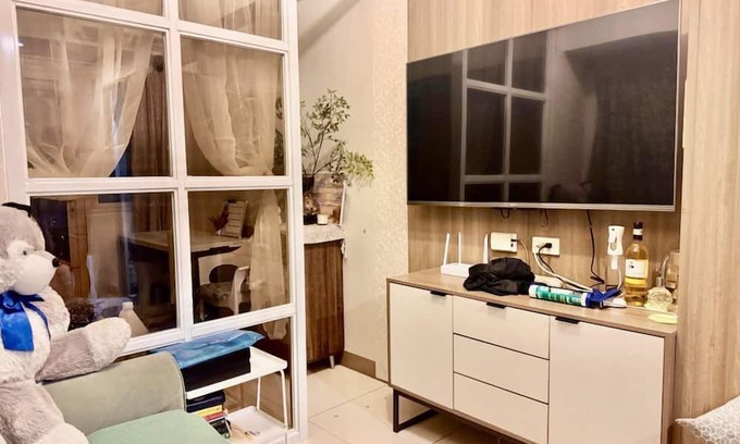 Pasay Condominio | Levi & Moon's Home with pool
