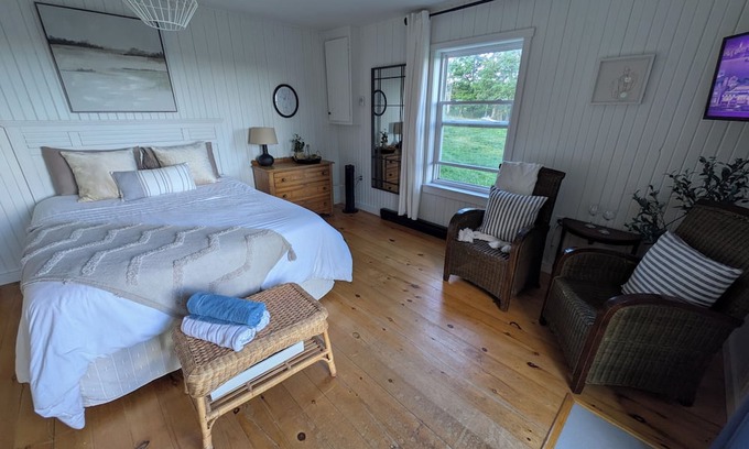 Cymbria Cabina | The Marigold Guesthouse (w/Hottub)