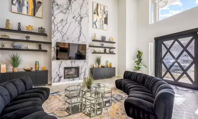 Hull Casa | Modern Luxe Oasis with Pool