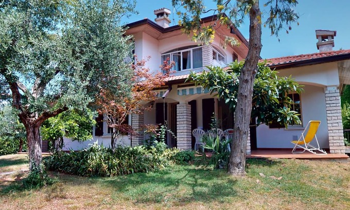 Colombare Villa | Valentine's Lakeside Villa by Bookinggardalake