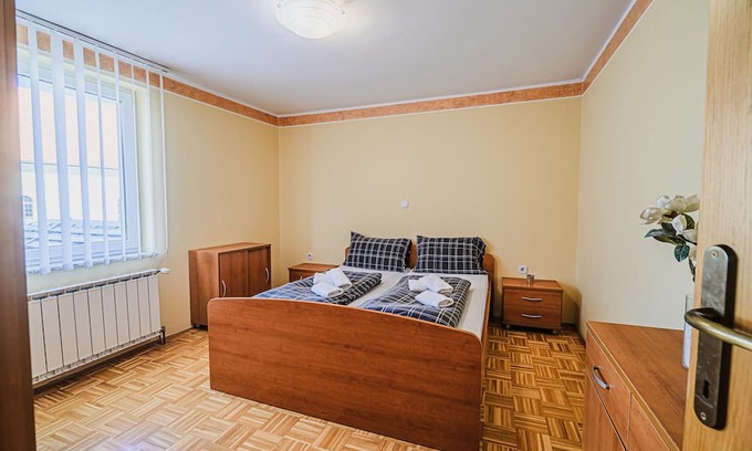 Trnovska Apartamento | Comfortable Apartment with Terrace at Siva Čaplja