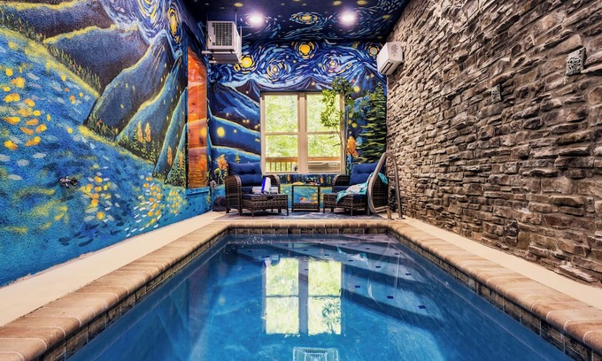 Pigeon Forge Chalet De Esquí | CHALET~ indoor private POOL~Arcades~PIZZA oven~ESPRESSO~2 Kings~nSauna~Pkwy2mins