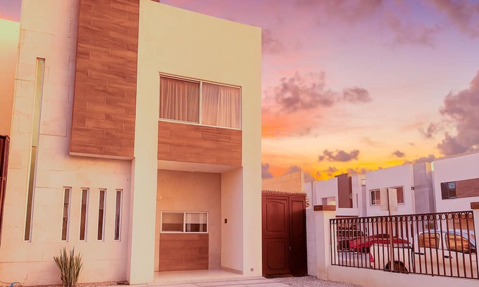 Hermosillo Casa | Sunset House in private property w/Alberca; 5 min Airport and Consulate