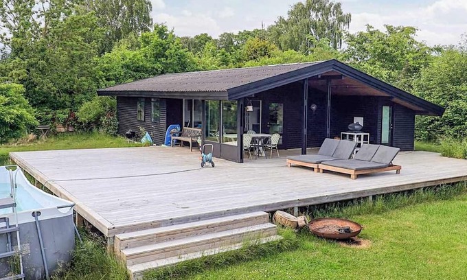 Vejby Apartamento | 10 person Summerhouse with swimming pool