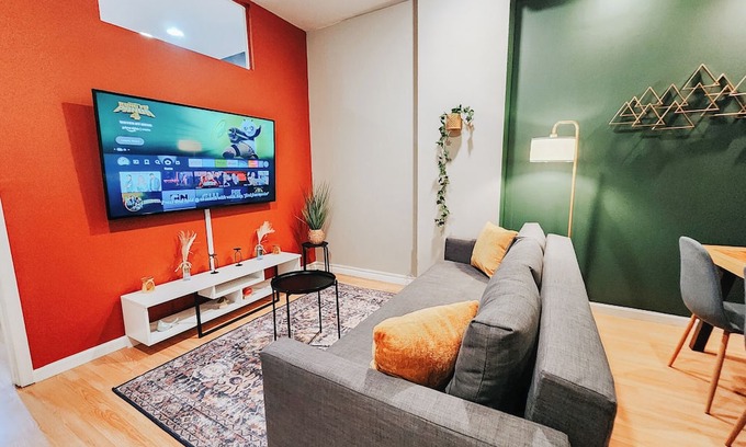 Chinatown Apartamento | Convention/3 King Beds/Jet Shower/65" TV