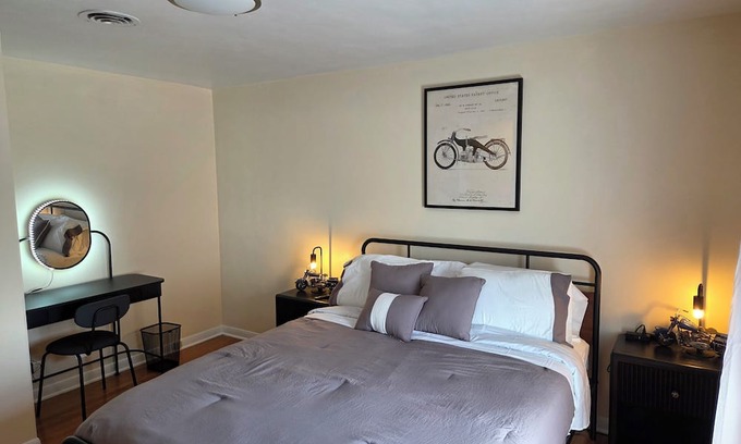Gurnee Casa | 2bed/1bath TH - 7min Six Flags, 14min Navy Base