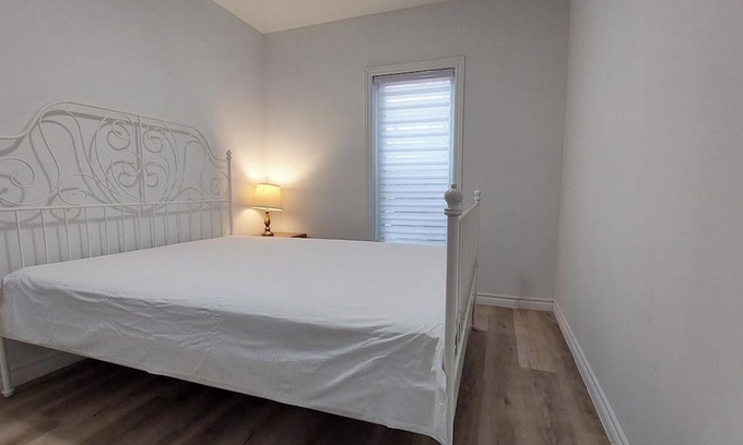 McMasterville Apartamento | Spacious 2BR Apartment · Furnished · 31+ Nights