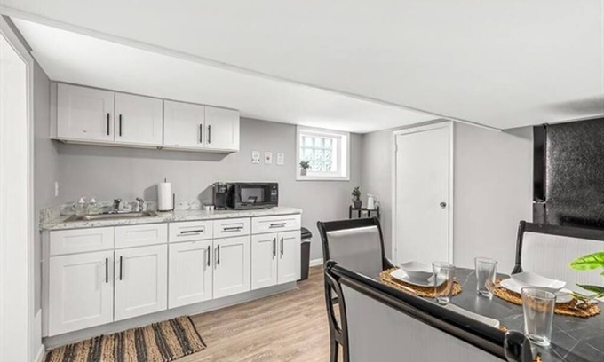 Hazel Park Apartamento | Cozy & Private 1BR Basement suite in Hazel Park
