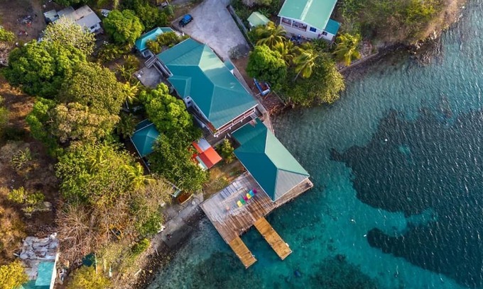Crescent Beach Hotel | Hotel and restaurant in Bequia
