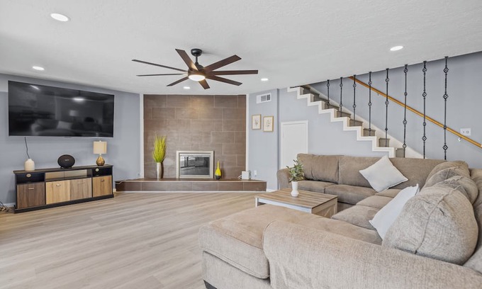 Briarforest Casa | Spacious House near Chinatown & City Centre Houston
