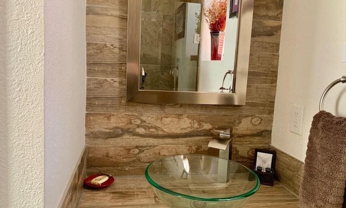 Idaho Springs Cabina | Iron Horse Cabin at Base Camp Lodging Company